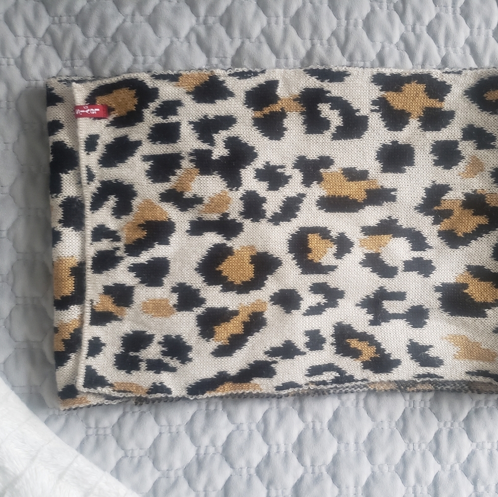 Levi's leopard scarf